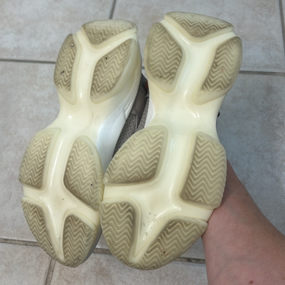 Sneakers - Picture 3 of 3